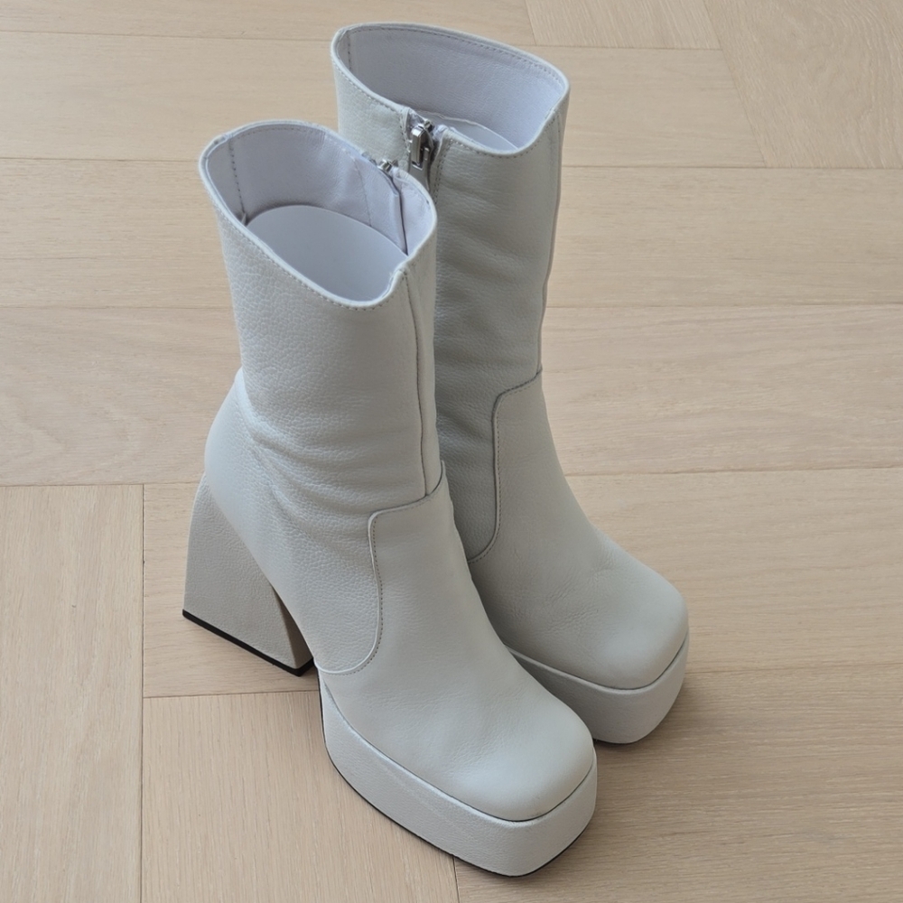 L'INTERVALLE White Heeled Boots with Chunky Platform